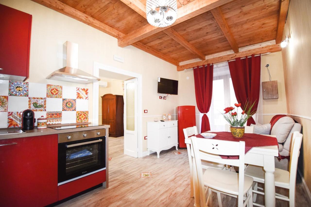 Luxury Apartment Via Genova Палермо Екстериор снимка