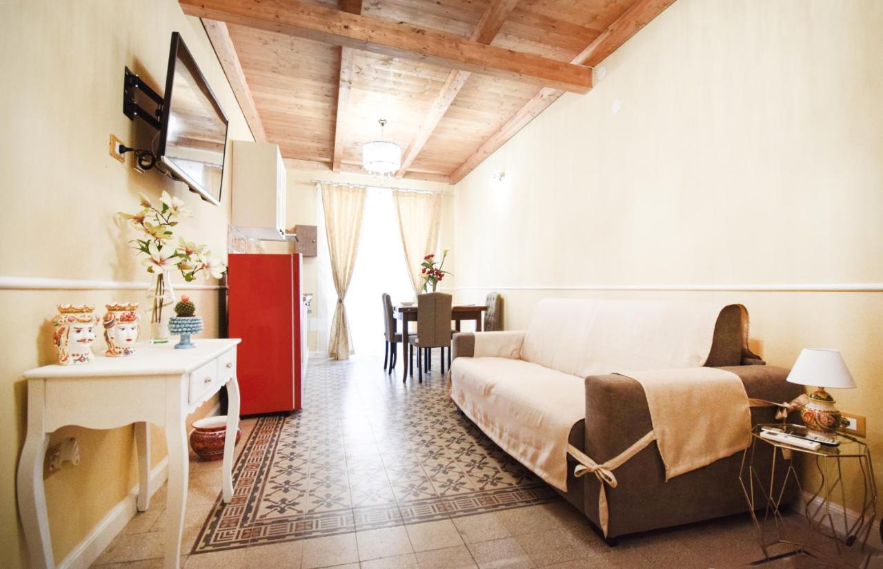 Luxury Apartment Via Genova Палермо Екстериор снимка